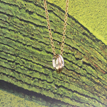 Lade das Bild in den Galerie-Viewer, Cartier Trinity Halskette in 18KT Gold Box