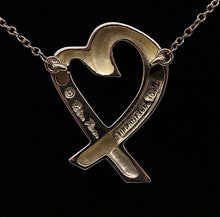Lade das Bild in den Galerie-Viewer, Tiffany & Co. Paloma Picasso "Loving Heart" Halskette mit Anhänger in 18KT Gold