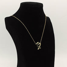 Lade das Bild in den Galerie-Viewer, Tiffany & Co. Paloma Picasso "Loving Heart" Halskette mit Anhänger in 18KT Gold