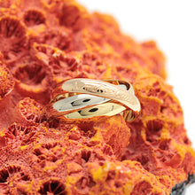Lade das Bild in den Galerie-Viewer, Les must de Cartier Trinity Tricolour 18KT Gold mit Box & Papiere in Gr. 51