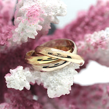 Lade das Bild in den Galerie-Viewer, Les must de Cartier Trinity Tricolour 18KT Gold mit Box & Papiere in Gr. 52