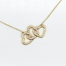 Lade das Bild in den Galerie-Viewer, Tiffany & Co.Tripple Herzanhänger in 18KT Gold
