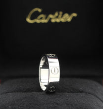 Lade das Bild in den Galerie-Viewer, Cartier Love Ring in 18KT Weißgold mit Cartier Box in Gr. 55