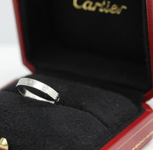 Lade das Bild in den Galerie-Viewer, Cartier Love Ring in 18KT Weißgold mit Cartier Box in Gr. 56