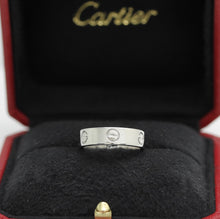 Lade das Bild in den Galerie-Viewer, Cartier Love Ring in 18KT Weißgold mit Cartier Box in Gr. 56