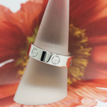 Lade das Bild in den Galerie-Viewer, Cartier Love Ring in 18KT Weißgold mit Cartier Box in Gr. 56