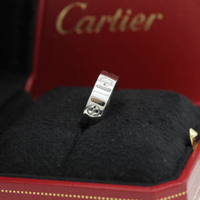 Lade das Bild in den Galerie-Viewer, Cartier Love Ring in 18KT Weißgold mit Cartier Box in Gr. 57