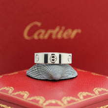 Lade das Bild in den Galerie-Viewer, Cartier Love Ring in 18KT Weißgold mit Cartier Box in Gr. 61