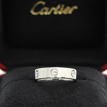 Lade das Bild in den Galerie-Viewer, Cartier Love Ring in 18KT Weißgold mit Cartier Box in Gr. 65