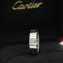 Lade das Bild in den Galerie-Viewer, Cartier Love Ring in 18KT Weißgold mit Cartier Box in Gr. 58