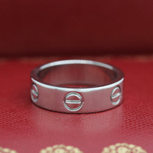 Lade das Bild in den Galerie-Viewer, Cartier Love Ring in 18KT Weißgold mit Cartier Box in Gr. 55