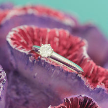 Lade das Bild in den Galerie-Viewer, Tiffany &amp; Co. Verlobungsring Platin 950-Gr.50 - Box &amp; Zertifikat 0.26 ct - VS1
