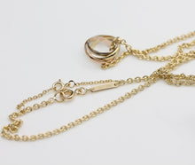 Lade das Bild in den Galerie-Viewer, Cartier Trinity Halskette in 18KT Gold Box
