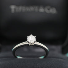 Lade das Bild in den Galerie-Viewer, Tiffany &amp; Co. Verlobungsring Platin 950-Gr.49 - Box &amp; Zertifikat 0.27 ct - VS1
