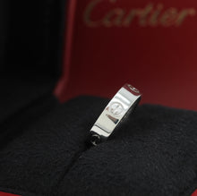 Lade das Bild in den Galerie-Viewer, Cartier Love Ring in 18KT Weißgold mit Cartier Box in Gr. 63
