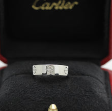 Lade das Bild in den Galerie-Viewer, Cartier Love Ring in 18KT Weißgold mit Cartier Box in Gr. 57
