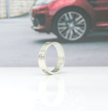 Lade das Bild in den Galerie-Viewer, Cartier Love Ring in 18KT Weißgold mit Cartier Box in Gr. 64
