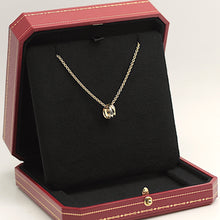 Lade das Bild in den Galerie-Viewer, Cartier Trinity Halskette in 18KT Gold Box
