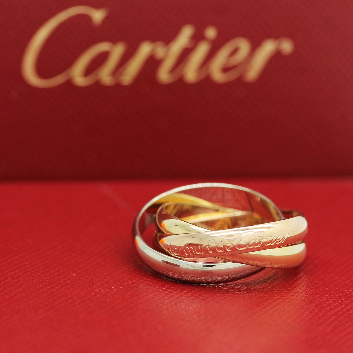 Les must de Cartier Trinity Tricolour 18KT Gold mit Cartier Box in Gr. 53