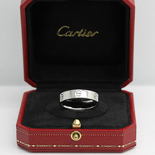 Lade das Bild in den Galerie-Viewer, Cartier Love Ring in 18KT Weißgold mit Cartier Box in Gr. 69
