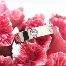 Lade das Bild in den Galerie-Viewer, Cartier Love Ring in 18KT Weißgold mit Cartier Box in Gr. 65

