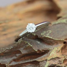 Lade das Bild in den Galerie-Viewer, Tiffany &amp; Co. Verlobungsring Platin 950-Gr.49 - Box &amp; Zertifikat 0.27 ct - VS1
