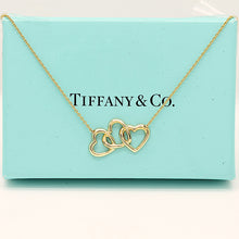 Lade das Bild in den Galerie-Viewer, Tiffany &amp; Co.Tripple Herzanhänger in 18KT Gold
