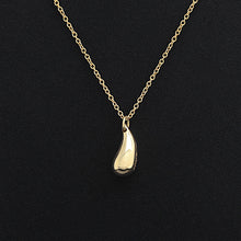 Lade das Bild in den Galerie-Viewer, Tiffany &amp; Co. Elsa Peretti "Teardrop" Halskette in 18KT Gold mit Box
