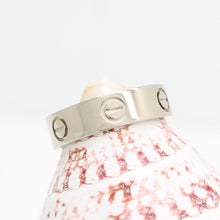 Lade das Bild in den Galerie-Viewer, Cartier Love Ring in 18KT Weißgold mit Cartier Box in Gr. 54
