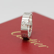 Lade das Bild in den Galerie-Viewer, Cartier Love Ring in 18KT Weißgold mit Cartier Box in Gr. 57
