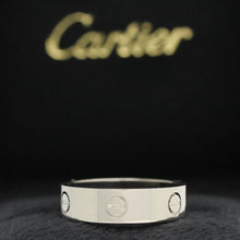 Lade das Bild in den Galerie-Viewer, Cartier Love Ring in 18KT Weißgold mit Cartier Box in Gr. 66
