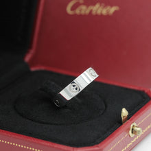 Lade das Bild in den Galerie-Viewer, Cartier Love Ring 18KT Weißgold mit Cartier Box &amp; Papiere in Gr. 66
