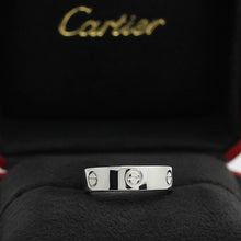 Lade das Bild in den Galerie-Viewer, Cartier Love Ring in 18KT Weißgold mit Cartier Box in Gr. 50
