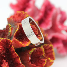 Lade das Bild in den Galerie-Viewer, Cartier Love Ring in 18KT Weißgold mit Cartier Box in Gr. 61
