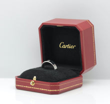 Lade das Bild in den Galerie-Viewer, Cartier Love Ring in 18KT Weißgold mit Cartier Box in Gr. 64
