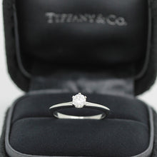 Lade das Bild in den Galerie-Viewer, Tiffany &amp; Co. Verlobungsring Platin 950- Gr.53 - Box &amp; Zertifikat 0,23 ct - VS2
