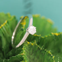 Lade das Bild in den Galerie-Viewer, Tiffany &amp; Co. Verlobungsring Platin 950-Gr.50 - Box &amp; Zertifikat 0.26 ct - VS1
