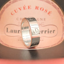 Lade das Bild in den Galerie-Viewer, Cartier Love Ring in 18KT Weißgold mit Cartier Box in Gr. 57
