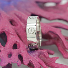 Lade das Bild in den Galerie-Viewer, Cartier Love Ring in 18KT Weißgold mit Cartier Box in Gr. 57
