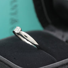 Lade das Bild in den Galerie-Viewer, Tiffany &amp; Co. Verlobungsring Platin 950- Gr.51 - Box &amp; Zertifikat 0,23 ct - VVS1
