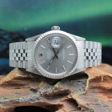 Lade das Bild in den Galerie-Viewer, Rolex Datejust Stahl Ref : 16030 mit Rolex Box &amp; Papiere von 1986
