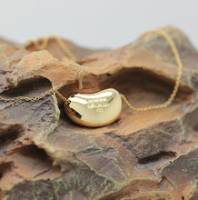 Lade das Bild in den Galerie-Viewer, Tiffany &amp; Co. Bean Anhänger in 18KT Gold mit Box

