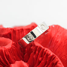 Lade das Bild in den Galerie-Viewer, Cartier Love Ring in 18KT Weißgold mit Cartier Box in Gr. 65
