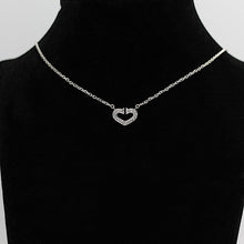 Lade das Bild in den Galerie-Viewer, Cartier C Heart Halskette in 18KT Weißgold mit Diamanten
