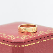 Lade das Bild in den Galerie-Viewer, Cartier Love Ring in 18KT Gold mit Cartier Box in Gr. 55
