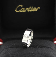 Lade das Bild in den Galerie-Viewer, Cartier Love Ring in 18KT Weißgold mit Cartier Box in Gr. 55
