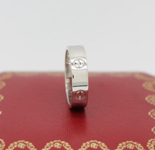 Lade das Bild in den Galerie-Viewer, Cartier Love Ring in 18KT Weißgold mit Cartier Box in Gr. 63
