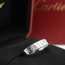 Lade das Bild in den Galerie-Viewer, Cartier Love Ring in 18KT Weißgold mit Cartier Box in Gr. 69

