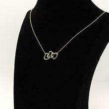 Lade das Bild in den Galerie-Viewer, Tiffany &amp; Co.Tripple Herzanhänger in 18KT Gold
