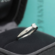 Lade das Bild in den Galerie-Viewer, Tiffany &amp; Co. Verlobungsring Platin 950- Gr.51 - Box &amp; Zertifikat 0,23 ct - VVS1
